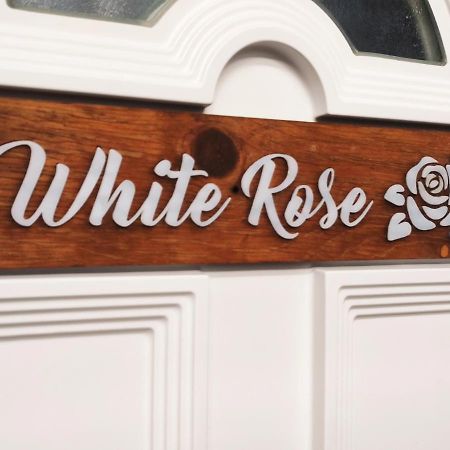 White Rose Studio Basement Apartment บูดาเปสต์ ภายนอก รูปภาพ