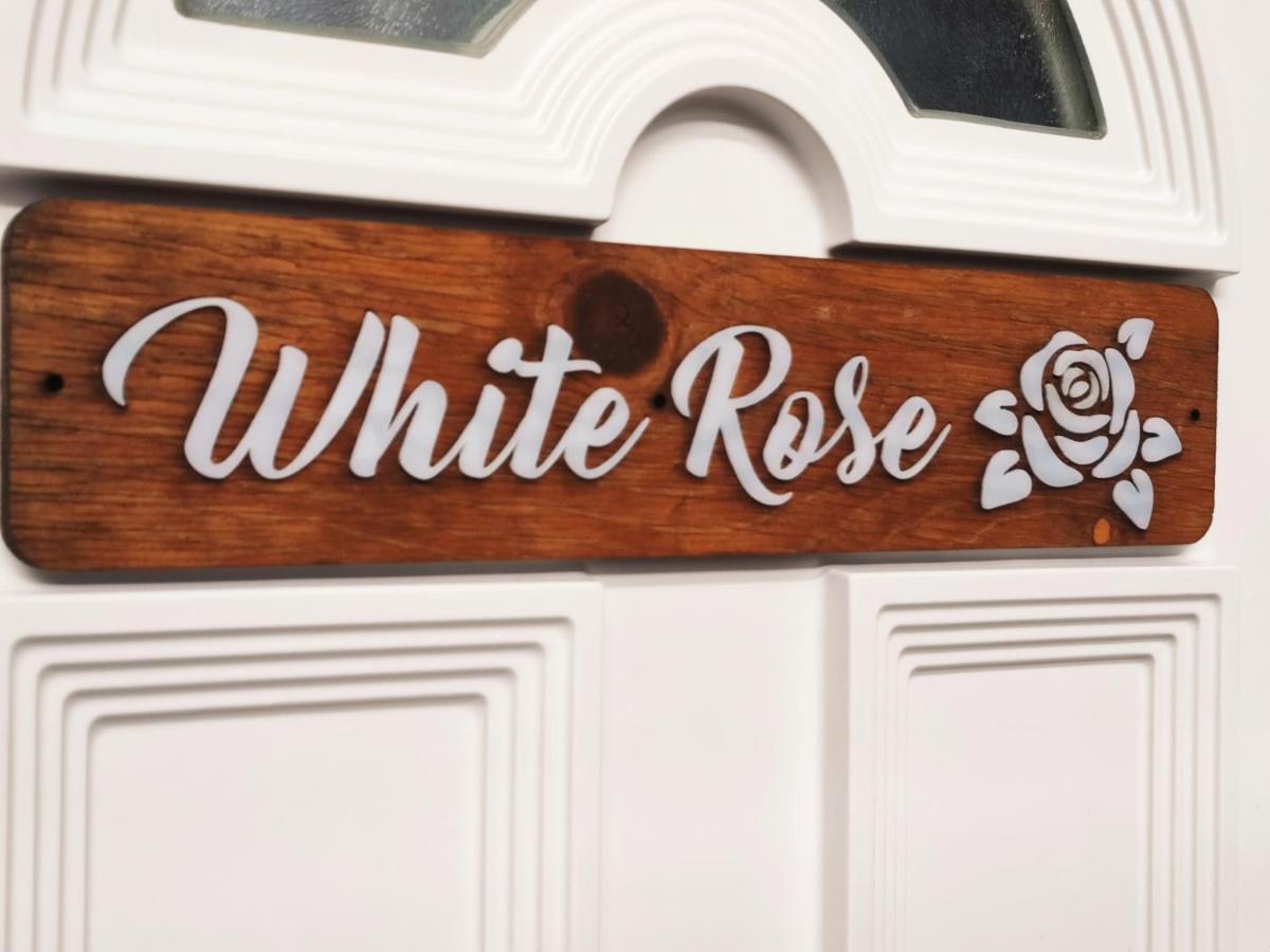 White Rose Studio Basement Apartment บูดาเปสต์ ภายนอก รูปภาพ